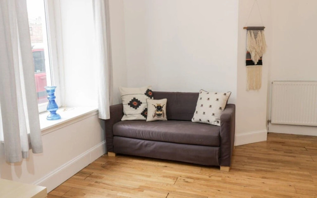 Charming 5-bed Apartment in Edinburgh