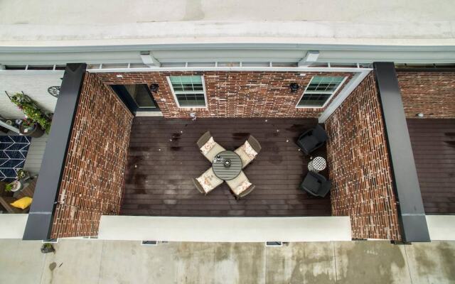 The Brownstone - 1 Block From Dtwn Square