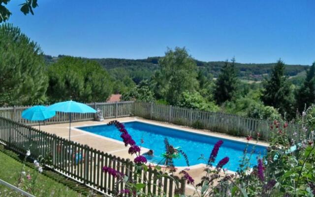 Gite Cherveix-Cubas, 4 pièces, 7 personnes - FR-1-616-70