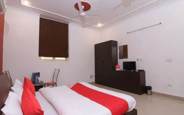 Oyo 18557 Palam Residency