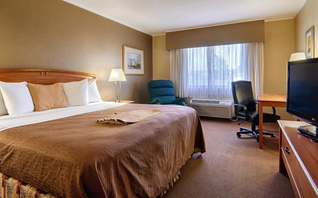 Norwood Inn & Suites
