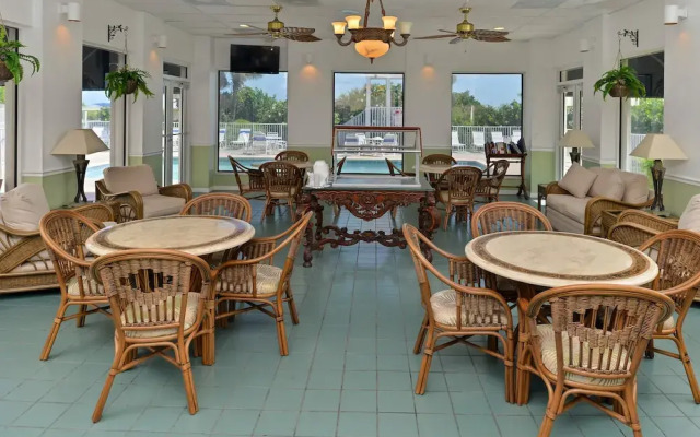 Royal Mansions Resort