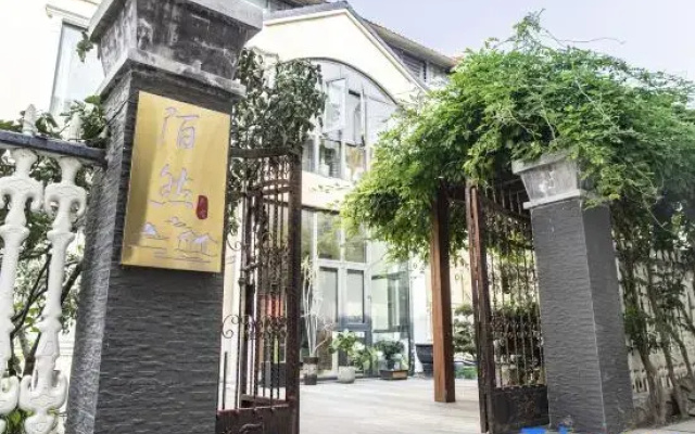 Kaifeng Moran Homestay (Wansui Mountain Da Song Wuxia City)