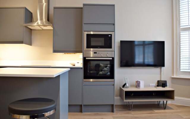 Modern 2 Bedroom Flat Central to Wimbledon