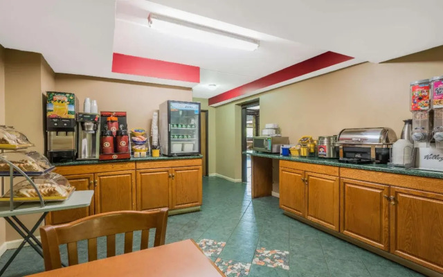 Quality Inn & Suites Louisville East