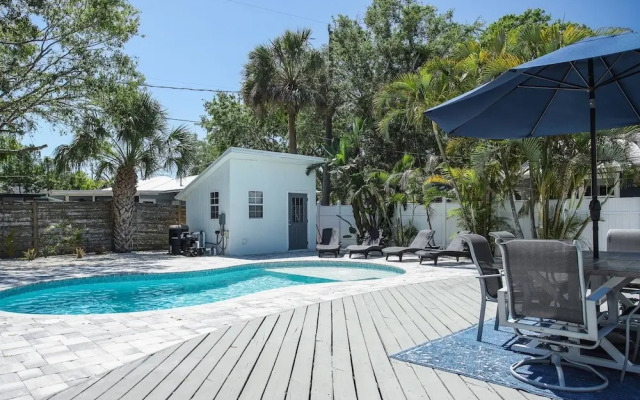 Modern Grove Beautiful 3 Bedroom Home