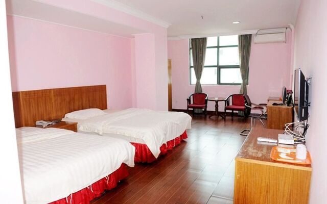 Xianglong Boutique Hotel (Guangzhou North Railway Station Huacheng Road Subway Station)