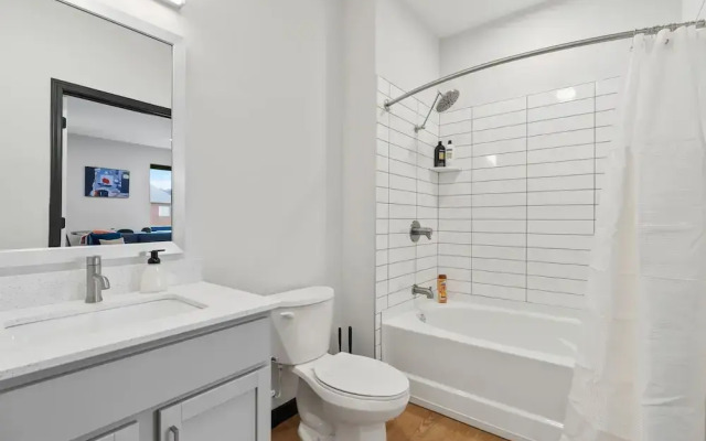 CozySuites on Mass w garage parking 19