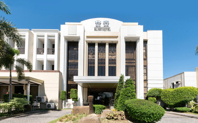 Bliss Drive Inn Hotel by OYO Rooms