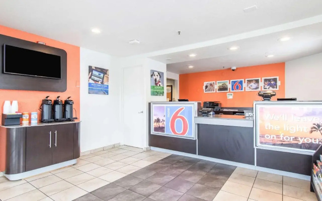 Motel 6 Buena Park, CA - Knotts Berry Farm - Disneyland