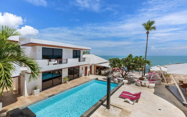 The Dinky Rock, Lounge Beach Club & Spa Hotel