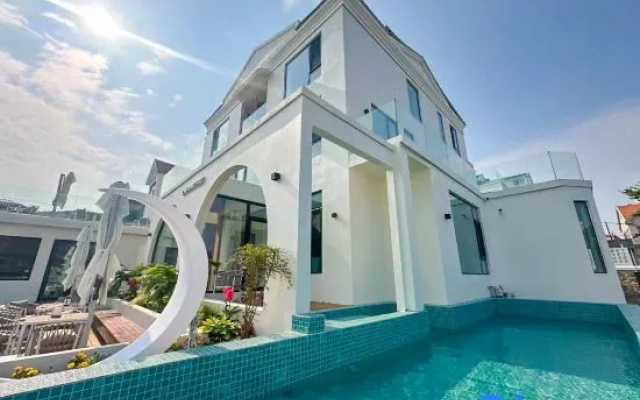 Lin Hai Mei Shu Chao Xi Min Su – Pool – Qingdao