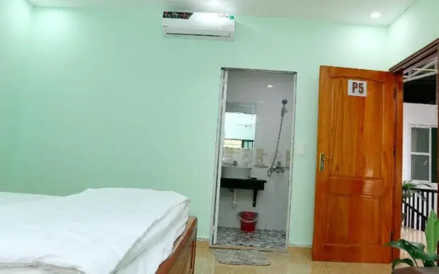 Giang Son Hostel