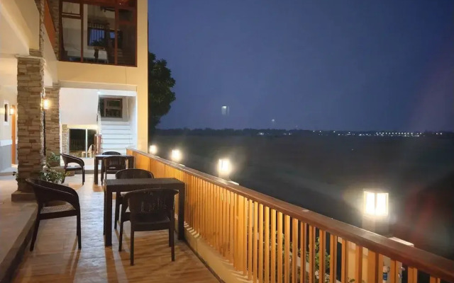 Sarojus Farmview Hotel