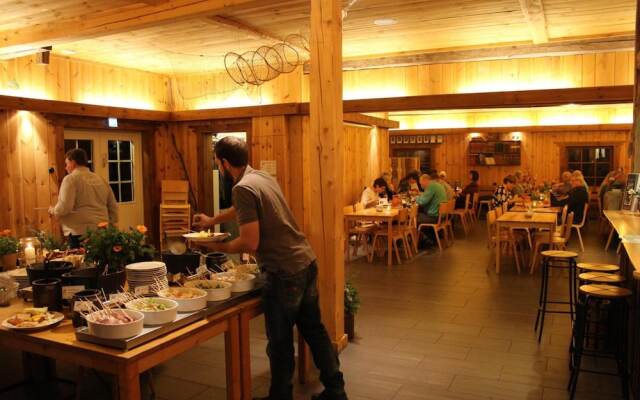 Tiraholms hotell