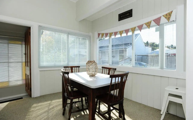 Puriri Downtown Villa - Napier Holiday Home