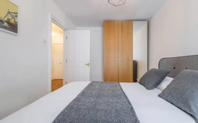 1BR Duplex Apartment 10 min From Regents Park