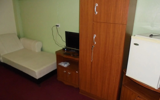 P.S. Guesthouse And Bar