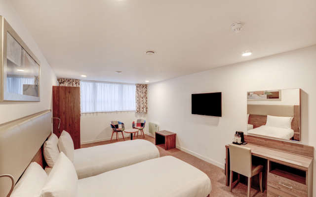 OYO Plymouth Central Hotel