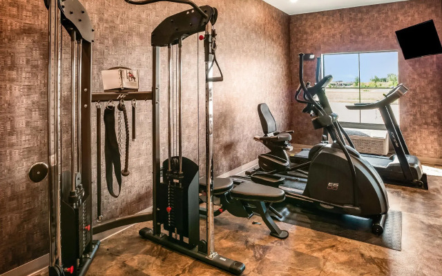 Cobblestone Hotel & Suites - Appleton International Airport