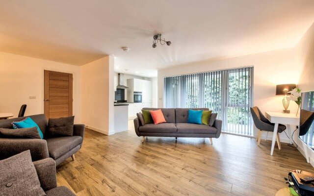 Stylish 2 Bed Apartment With Easy Access To The City Centre