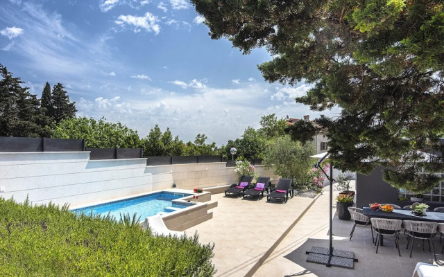 Holiday Home in Liznjan With Private Pool