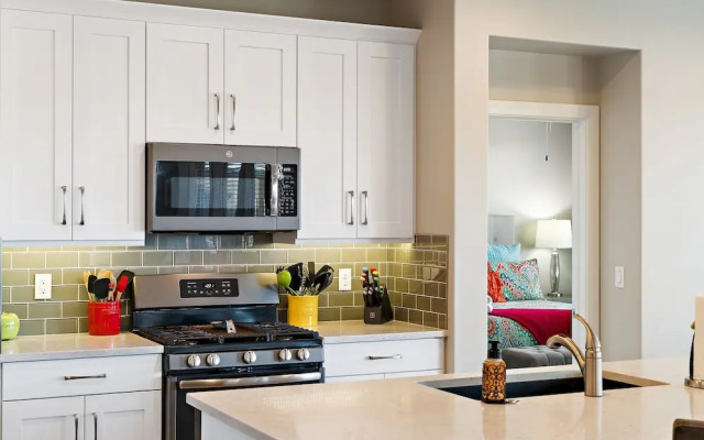 Sunshine Serendipity 4 Bedroom Apts by RedAwning