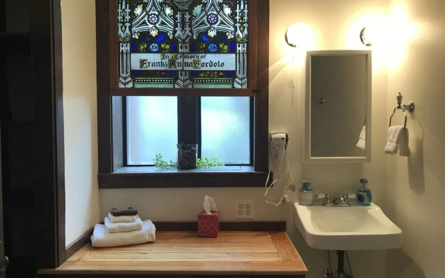 Mcgrady Inn - Bed And Breakfast