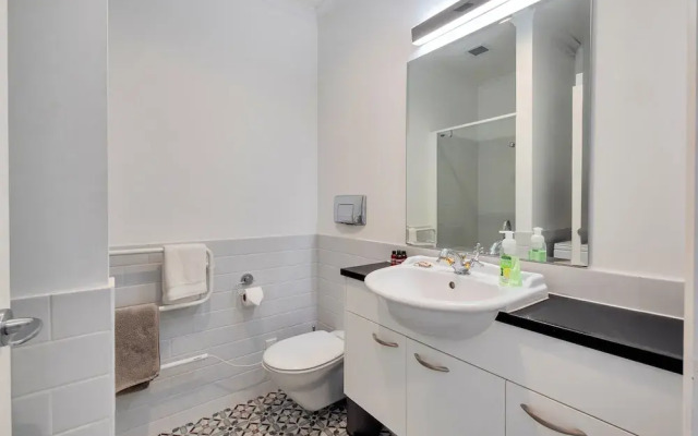 Stunning Harbour & City View Studio