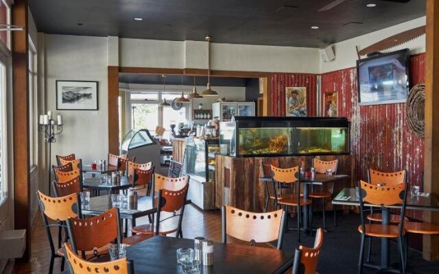 Bushman's Bar,Cafe & Accommodation