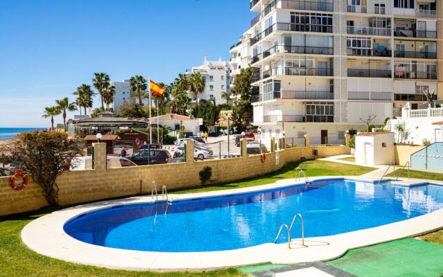 Beachside Apartment with Garden Ref 89