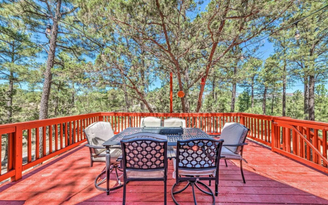 Pet-friendly Ruidoso Cabin w/ Deck & Grill!