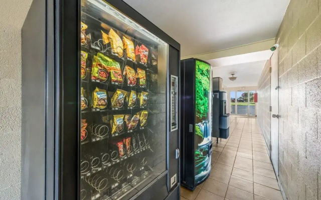 Red Roof Inn & Suites Wapakoneta