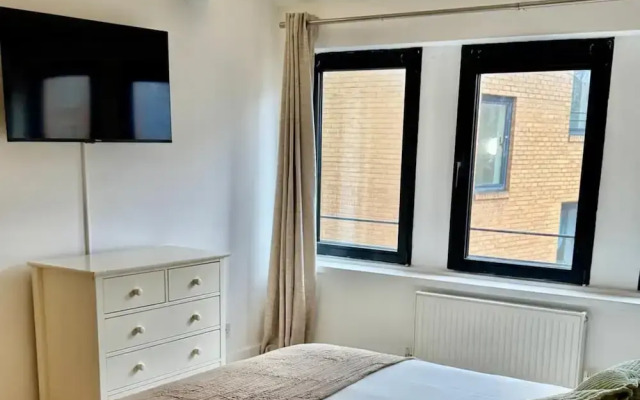 Stylish 1 bed Apartment - Sleeps 4 & Free Parking