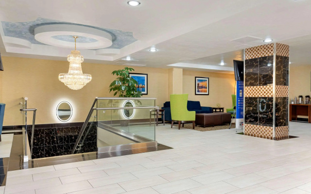 Comfort Inn & Suites near JFK Air Train