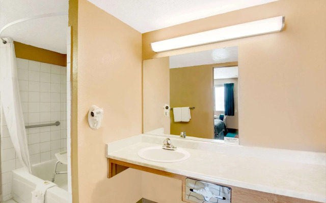 Days Inn by Wyndham El Paso Airport East