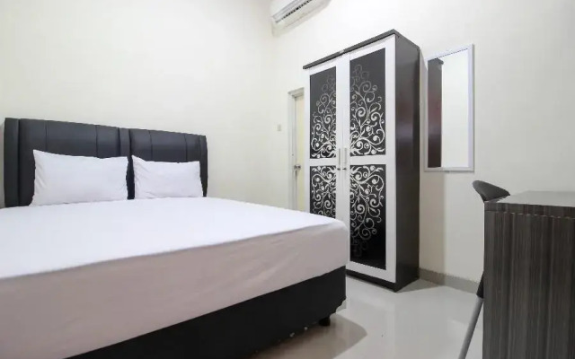 RedDoorz Plus near STIE YKPN 2