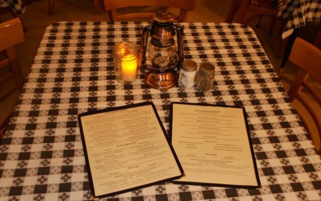 Grand Canyon Caverns Inn