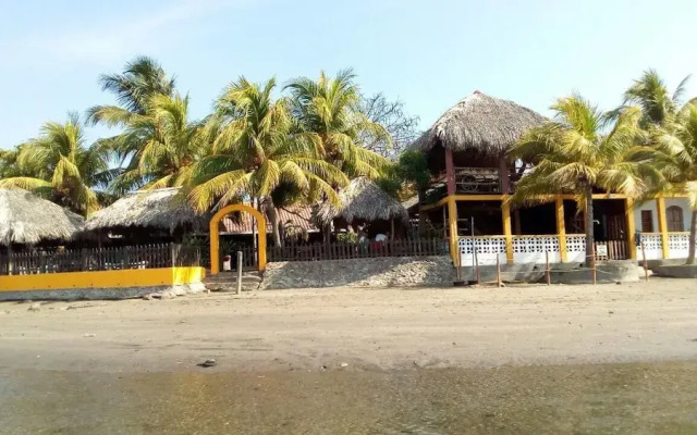 Hotel La Barca De Oro - Hostel