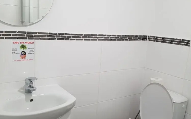 Crossgates Hotelship 4 Star - Osthafen - Frankfurt