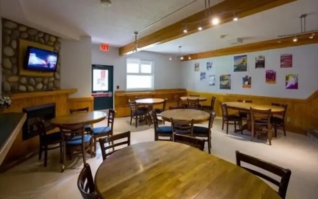 HI Banff Alpine Centre - Hostel