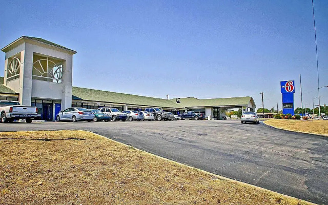 Motel 6 Sallisaw, OK