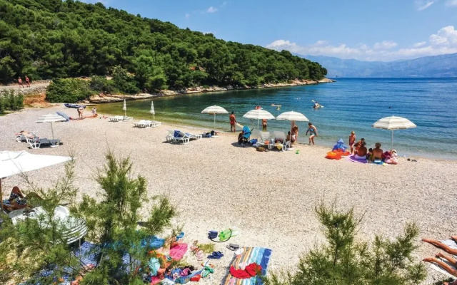 Amazing Apartment in Splitska With 2 Bedrooms and Wifi