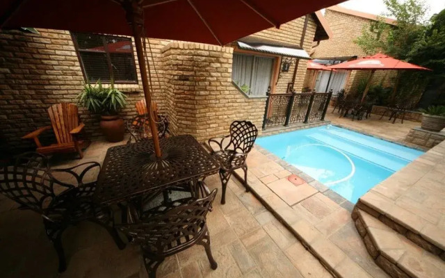 Le Cozmo Guest House