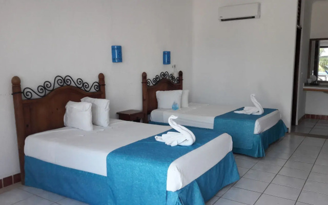 Pelicano Inn Playa del Carmen - Beachfront Hotel