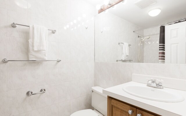 Premier Theater District Suites by Sonder