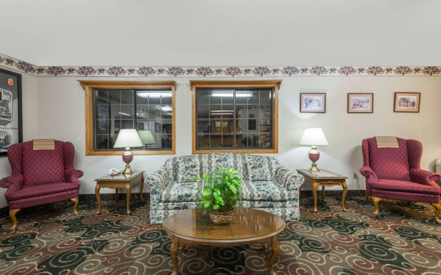 Super 8 by Wyndham Coshocton Roscoe Village