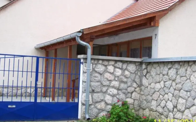 Tóparticsend Társasüdülő