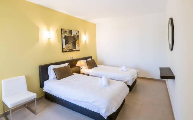Captivating 2-bed Apartment in Praia da Luz