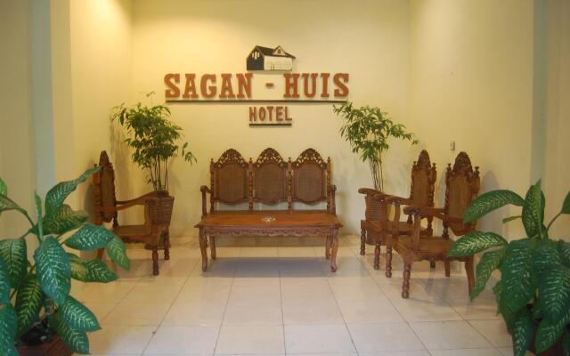 Sagan Huis Hotel